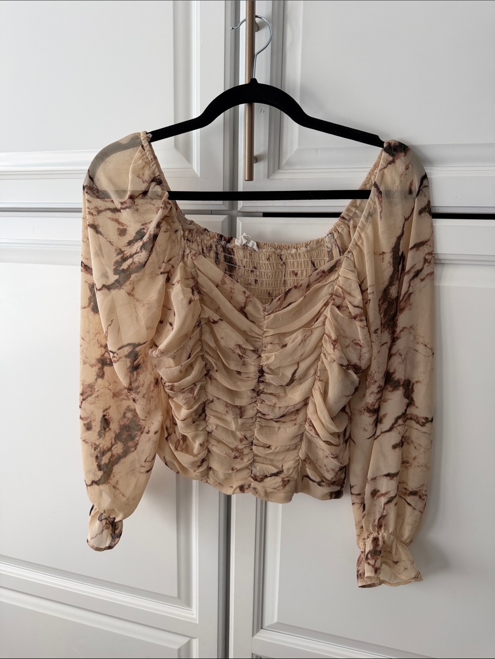 Beige Marble-Print Ruching Peasant Top - Women